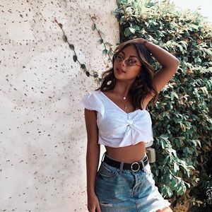Super cute one should ruffle crop top- Verge Girl